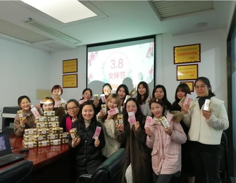江西中盛工程造价有限责任公司三八节为女员工发福利