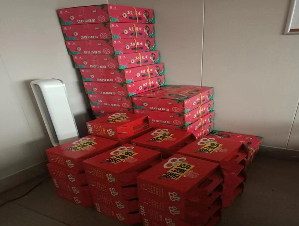 江西友诚公司给员工发放端午节礼品