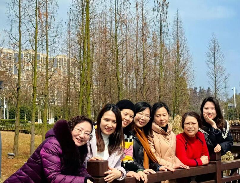 萍乡市佳誉公司欢庆妇女节春游活动
