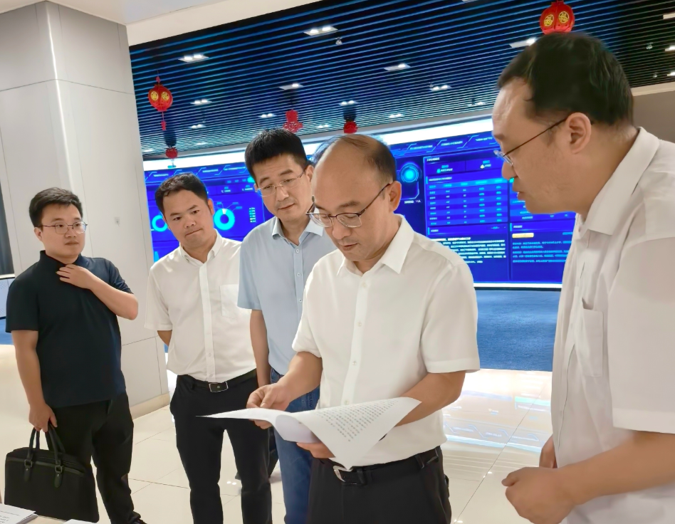 黄俊赴厅驻省政务服务中心窗口走访调研